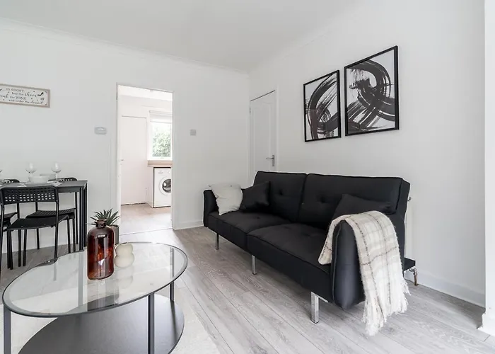 Hébergement de vacances 2 Bdr House By Caledonia Luxe Short Lets & Serviced