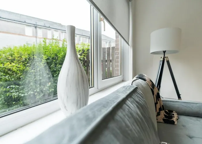 2 Bdr House By Caledonia Luxe Short Lets & Serviced Glasgow