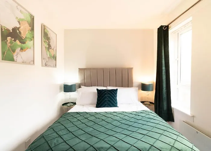 Apartment City, West End, Private Parking *