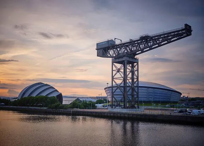 Glasgow, Finnieston Luxury 2 Bed With Parking, E-check In, Hi-fi غلاسغو