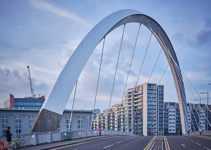 Glasgow, Finnieston Luxury 2 Bed With Parking, E-check In, Hi-fi