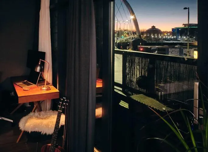 Glasgow, Finnieston Luxury 2 Bed With Parking, E-check In, Hi-fi غلاسغو