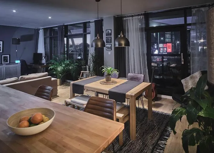 Glasgow, Finnieston Luxury 2 Bed With Parking, E-check In, Hi-fi غلاسغو