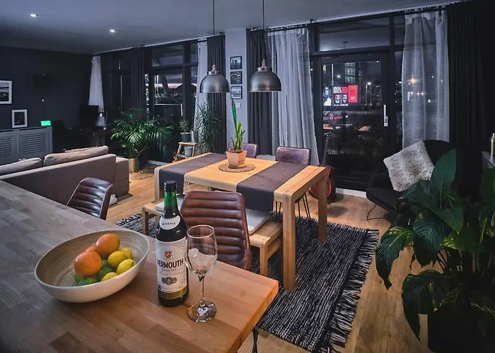 Glasgow, Finnieston Luxury 2 Bed With Parking, E-check In, Hi-fi شقة