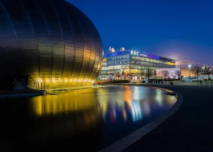 Glasgow, Finnieston Luxury 2 Bed With Parking, E-check In, Hi-fi