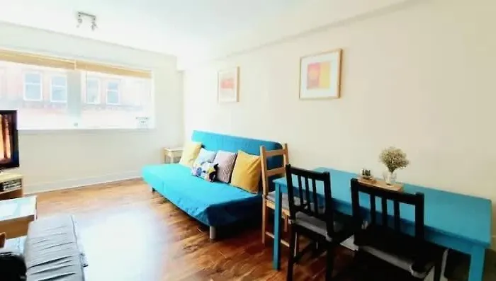 2 Bedroom In The Heart Of The Centre, Perfect Location Glasgow