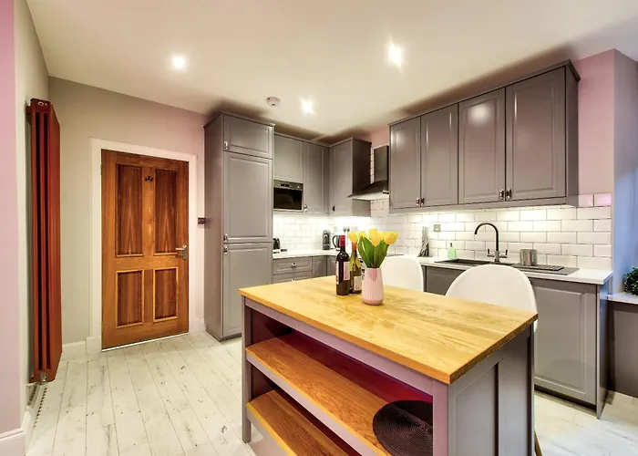 Apartment Stylish & Spacious 3 Bedroom In Finnieston, West End