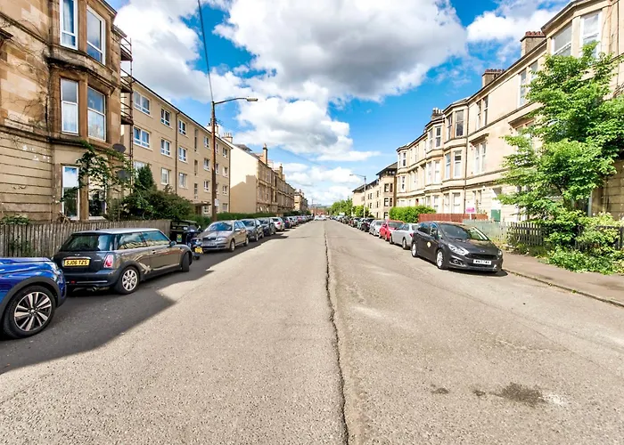 Stunning 5 Bedroom Apt, Close To Centre, Sec, Hydro And Motorway Apartamento