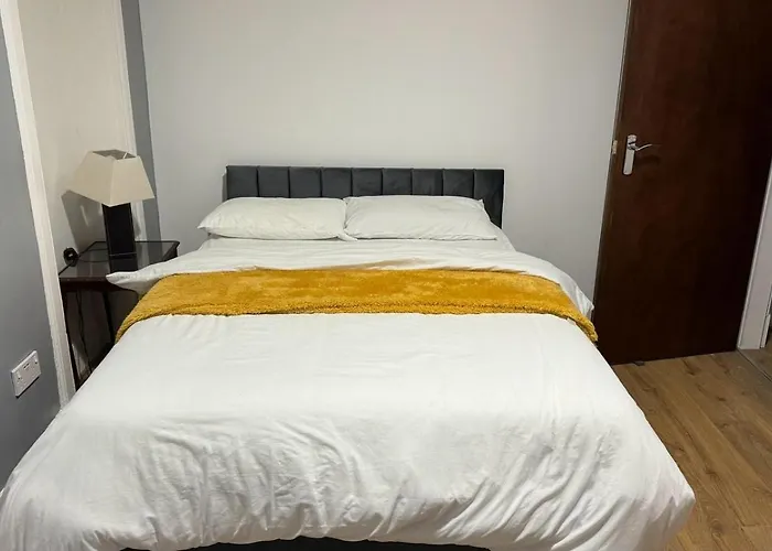 Large 3 Bed Apt Close To City, Ovo Hydro And Ibrox Stadium