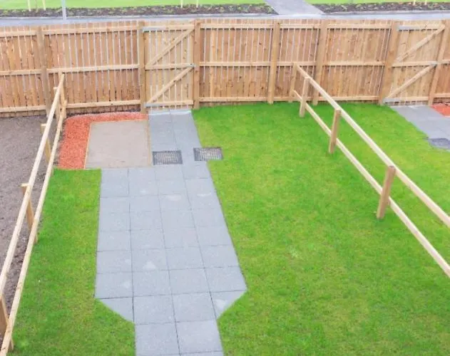 Stylish House With Private Parking Holiday home *