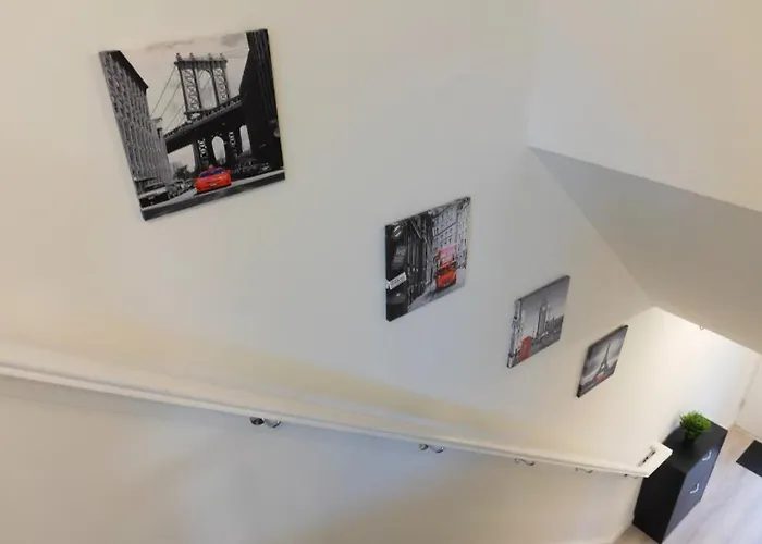 Holiday home Stylish House With Private Parking Glasgow