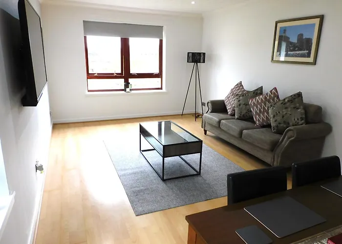 Charming 2 Bed Close To And Sec Hydro Appartement