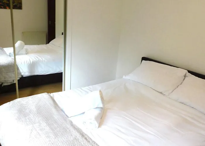 Charming 2 Bed Close To And Sec Hydro Appartement Glasgow