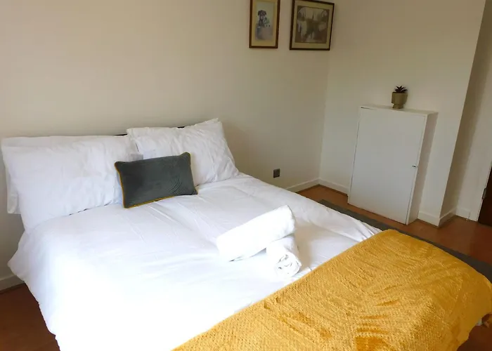 Charming 2 Bed Close To And Sec Hydro