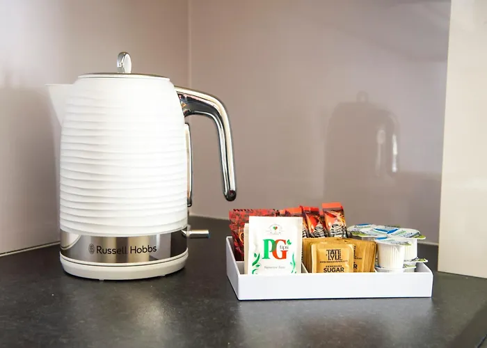 Stunning 5 Bedroom Apt, Close To Centre, Sec, Hydro And Motorway Apartamento