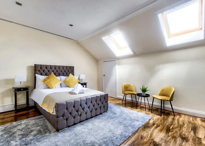 Stunning 5 Bedroom Apt, Close To Centre, Sec, Hydro And Motorway