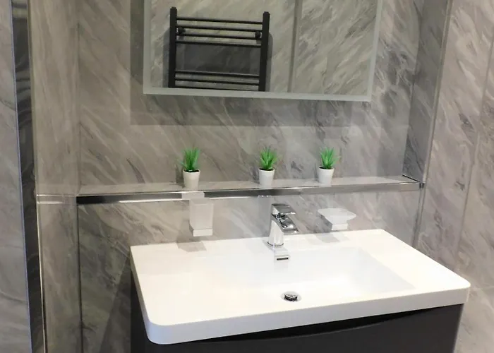 Beautiful & Spacious 2 Bed In West End Apartment Glasgow