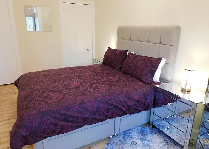 Apartment Beautiful & Spacious 2 Bed In West End