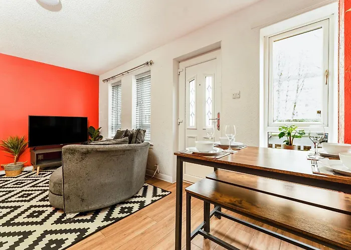 Spacious 2-bedroom Main Door With Private Parking