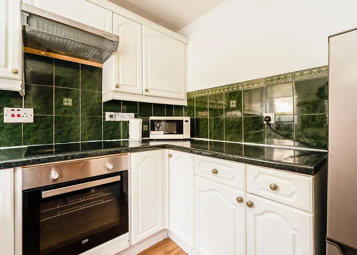 Spacious 2-bedroom Main Door With Private Parking *