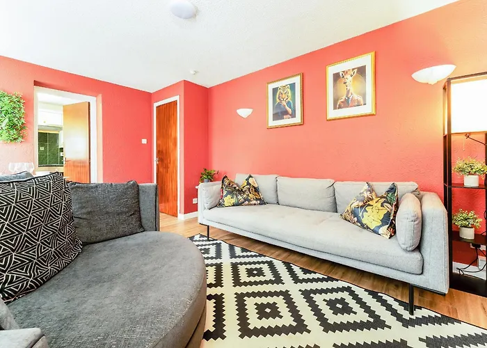 Spacious 2-bedroom Main Door With Private Parking