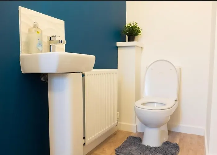 Stylish House With Private Parking Holiday home Glasgow