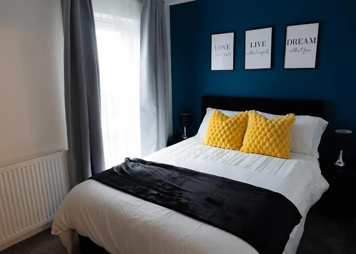 Stylish House With Private Parking Glasgow