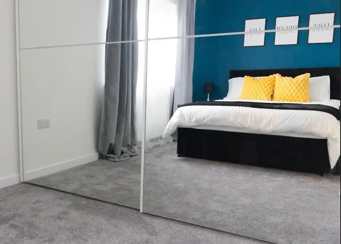 Stylish House With Private Parking Holiday home