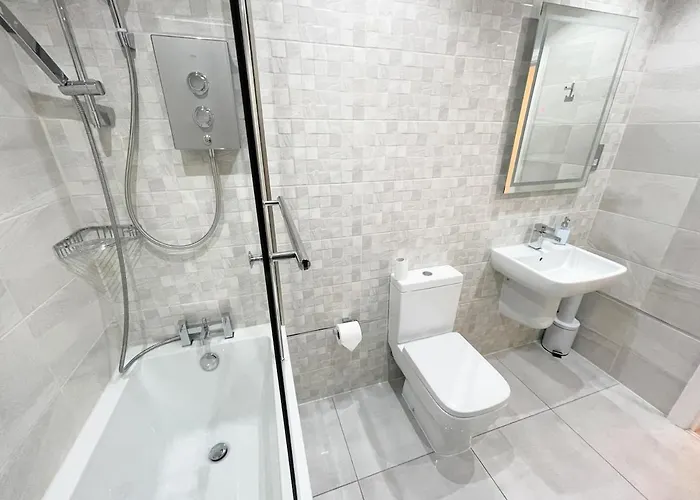 Apartamento Recently Refurbished Two Bedroom Apartment, Location! *