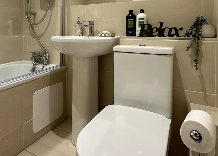 Trendy West End Apartment,