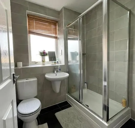 The Naburn - 3 Bed House With Free Parking & Close To Centre * Glasgow