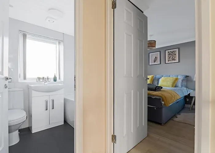 Stylish 2-bed House Private Driveway * Глазго