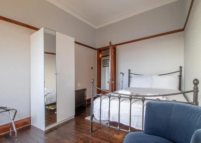 Beautiful, Traditional 2 Bed Flat W Free Parking - Pass The Keys