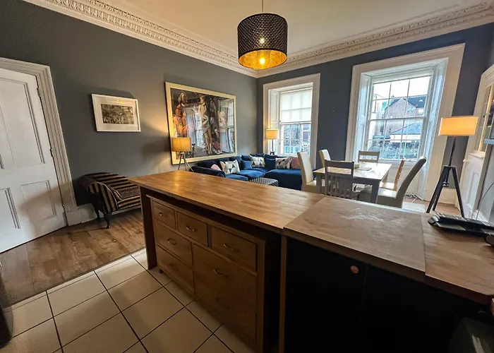 Garnethill Charm 3 Bed Flat