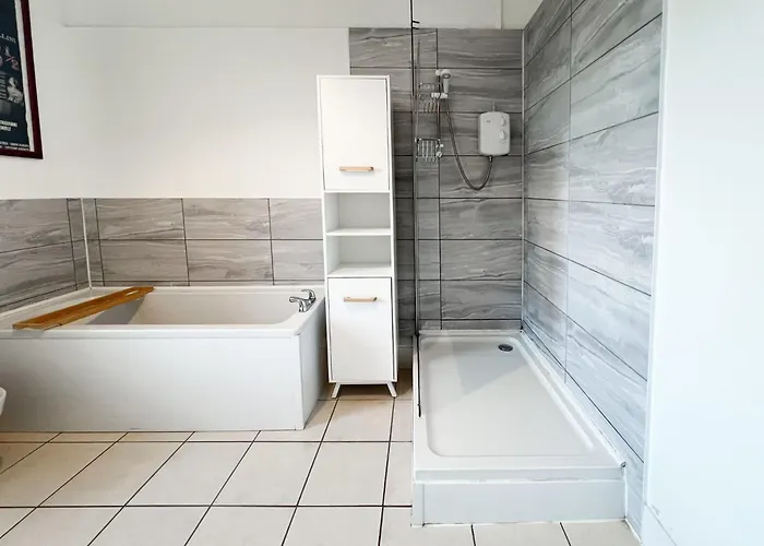 Garnethill Charm 3 Bed Flat