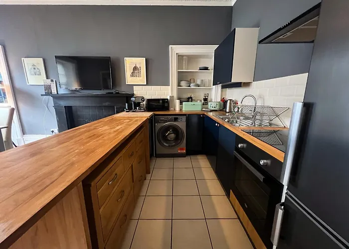 Garnethill Charm 3 Bed Flat 글라스고