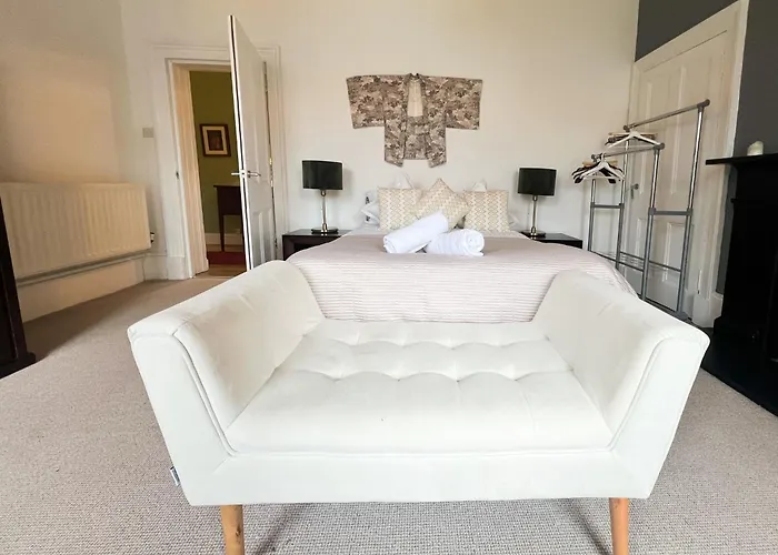 Garnethill Charm 3 Bed Flat 글라스고