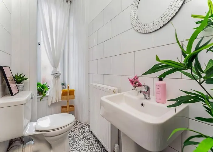 Traditional 1-bed Flat In Southside Glasgow