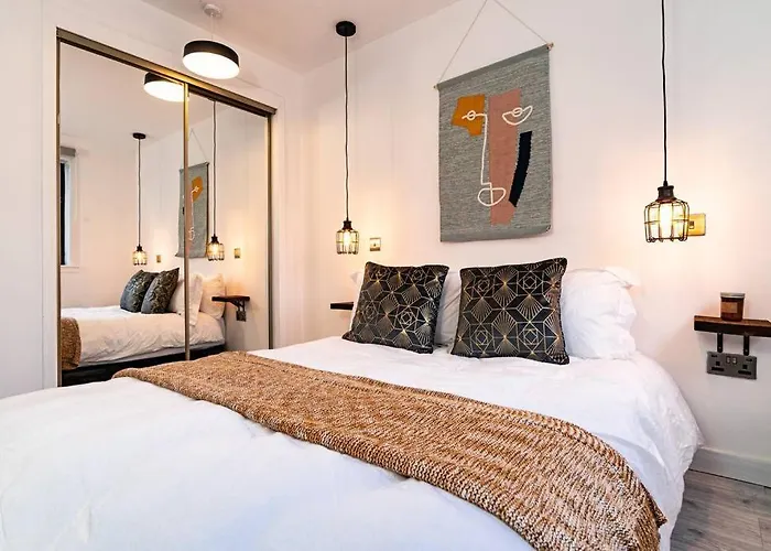 Stylish Pad With Free Private Parking *