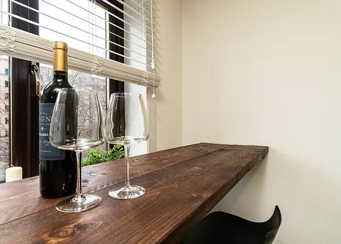 Stylish Pad With Free Private Parking *