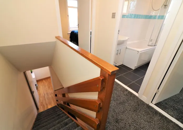 Signature - Shield House غلاسغو