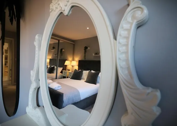 Glas Go Executive 2-bedroom Near Ovo Hydro Free Parking