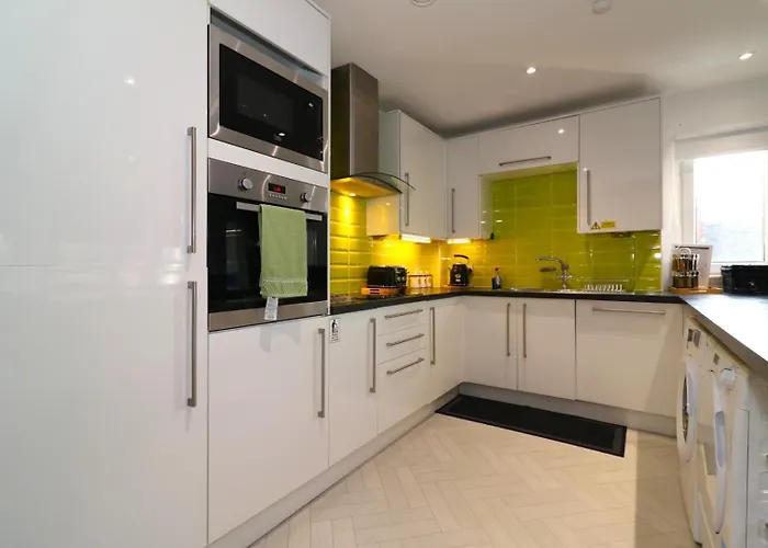 Glas Go Executive 2-bedroom Near Ovo Hydro Free Parking