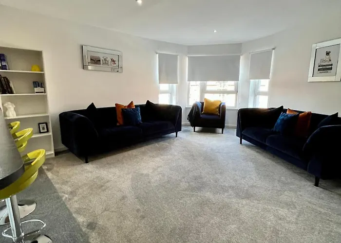 Glas Go Executive 2-bedroom Near Ovo Hydro Free Parking *