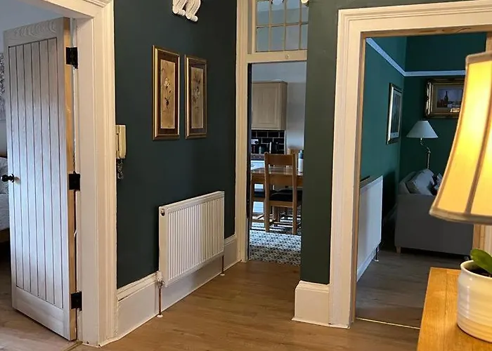 Luxury Victorian Spacious Flat *