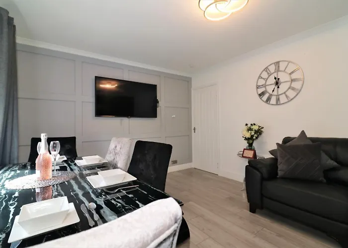 2 Bedroom At Secc Hydro Free Parking Glasgow