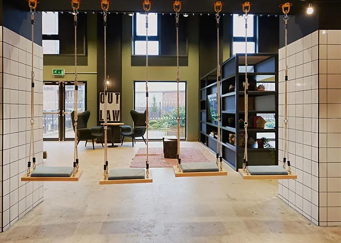 For Students Only Modern In West End *