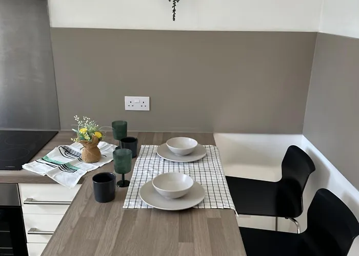 Modern Style , Separate Entrance Appartement *