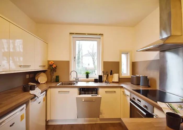 Apartment Modern Style , Separate Entrance Glasgow