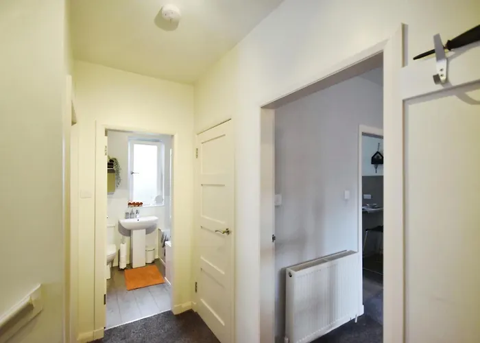 Modern Style , Separate Entrance Appartement Glasgow